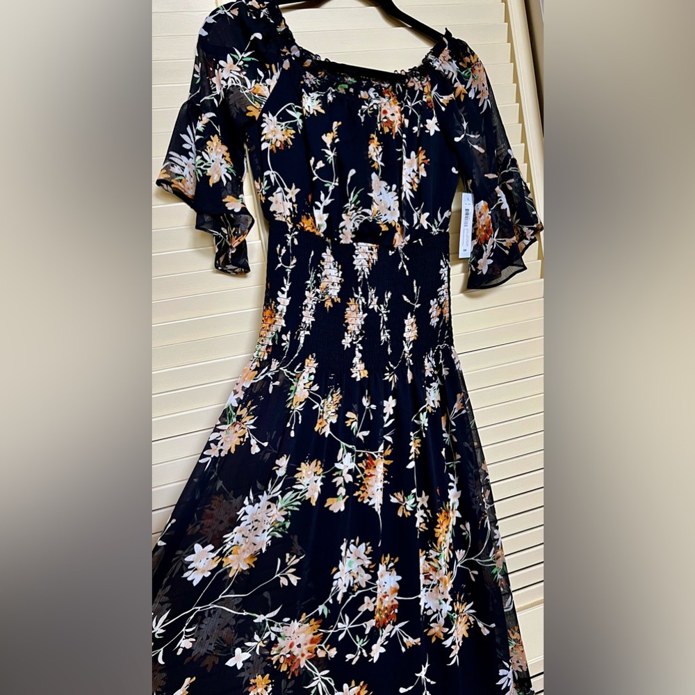 Brand new, never worn floral dress in size 2